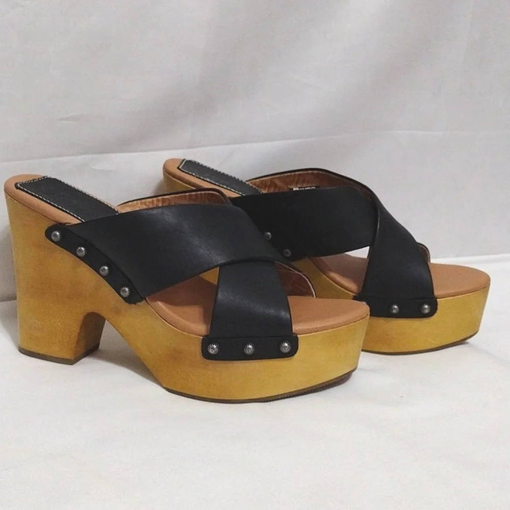 NWT Dingo Driftwood Studded Black Leather Platform Clog Sandals 10M Boho Western